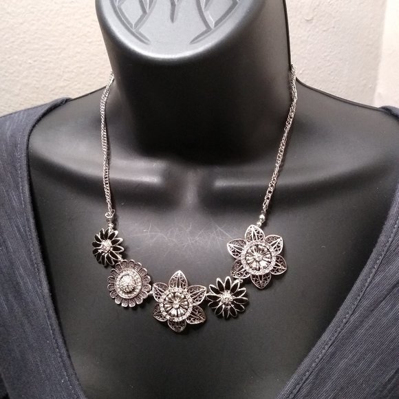 Vintage Metal Flower Necklace Adjustable 18 To 21 Inches - Picture 1 of 13